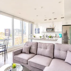 https://upscale-3br-condo-minutes-from-high-park.hotelstorontoontario.org